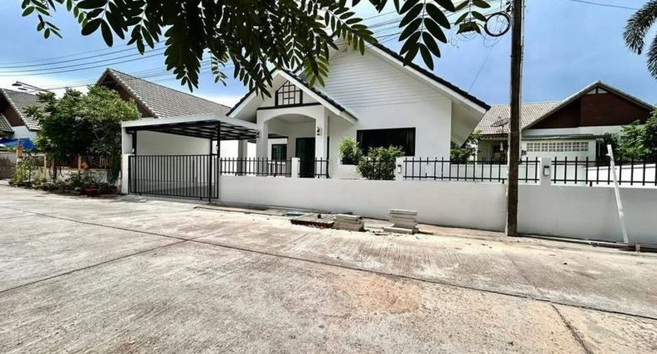 For sale 3 bedrooms house in Si Racha, Chonburi