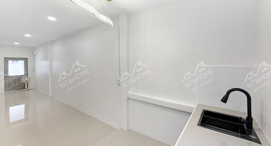 For sale 2 bedrooms townhouse in Don Mueang, Bangkok