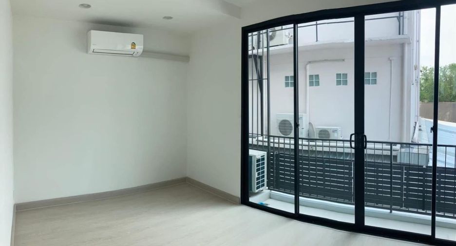 Casa adosada en venta de 3 habitaciones en Chatuchak, Bangkok