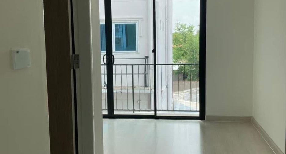Casa adosada en venta de 3 habitaciones en Chatuchak, Bangkok