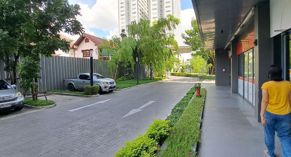 For sale 2 bedrooms condo in Bang Phlat, Bangkok