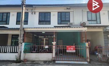 À vendre 3 chambres maison de ville à Phan Thong, Chonburi