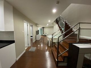 For rent そして for sale 3 ベッドルーム condo in Huai Khwang, Bangkok
