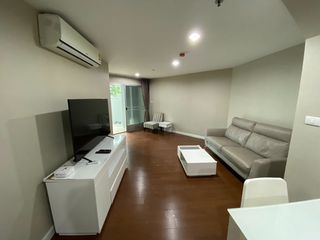 For rent そして for sale 3 ベッドルーム condo in Huai Khwang, Bangkok