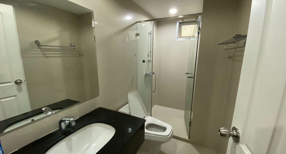 À louer et à vendre 3 chambres condo à Huai Khwang, Bangkok