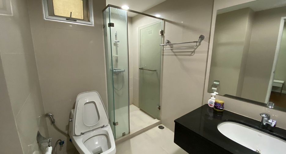 À louer et à vendre 3 chambres condo à Huai Khwang, Bangkok