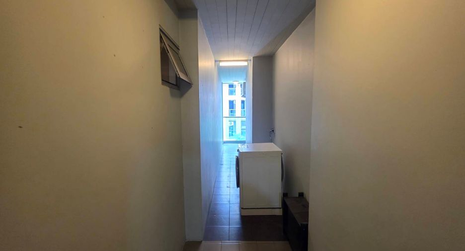 For rent そして for sale 2 ベッドルーム condo in Huai Khwang, Bangkok