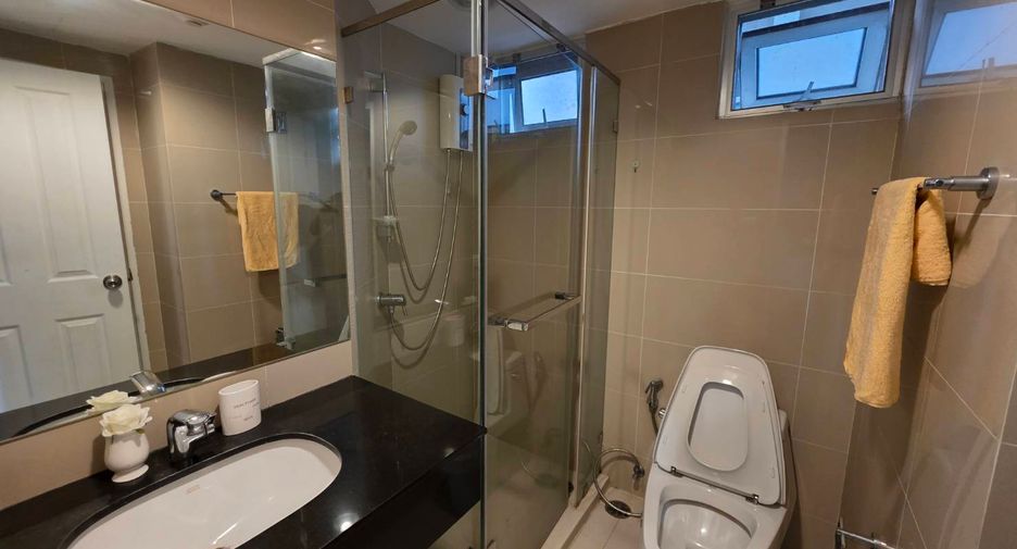 For rent and for sale 3 bedrooms condo in Huai Khwang, Bangkok