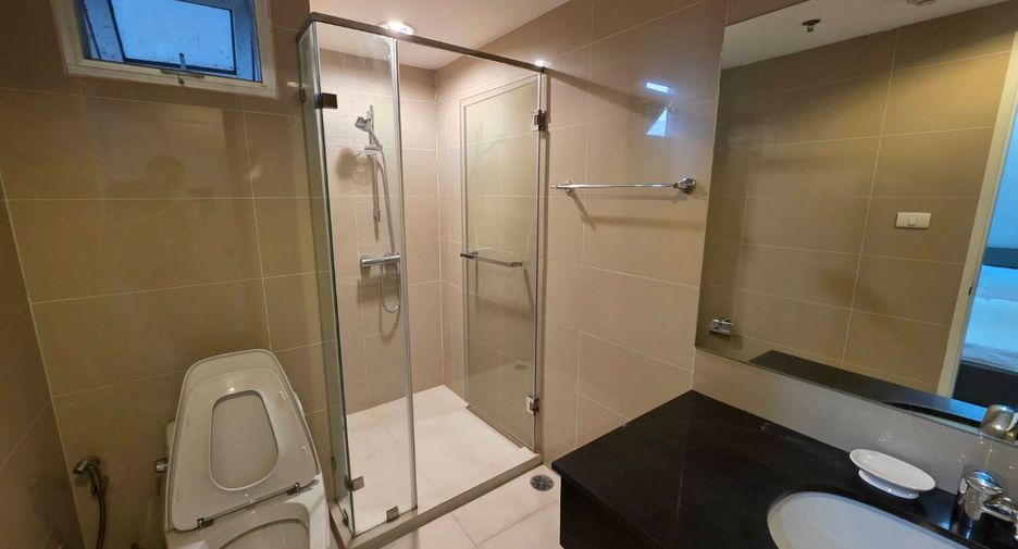For rent and for sale 3 bedrooms condo in Huai Khwang, Bangkok
