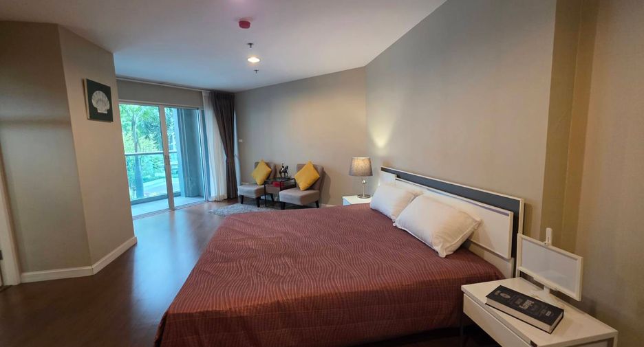 For rent and for sale 3 bedrooms condo in Huai Khwang, Bangkok