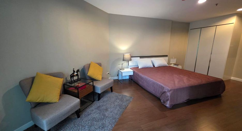 For rent and for sale 3 bedrooms condo in Huai Khwang, Bangkok