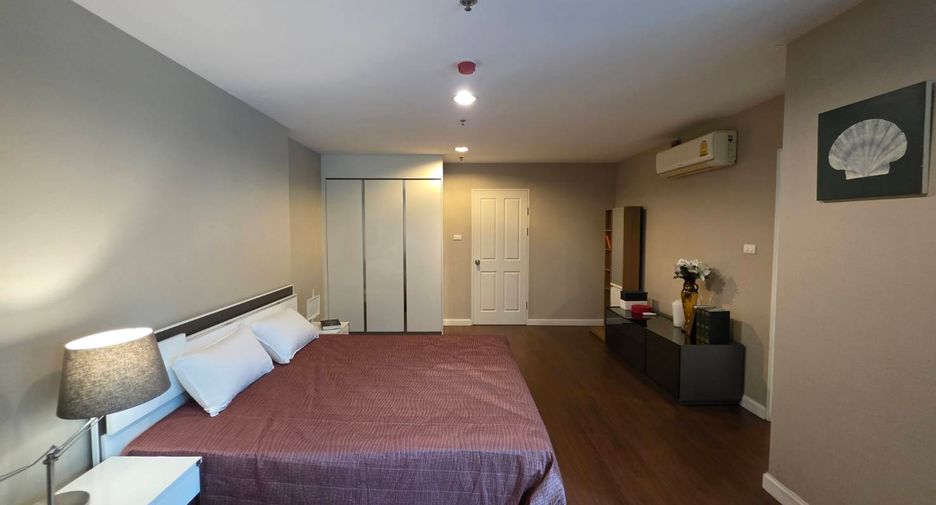 For rent and for sale 3 bedrooms condo in Huai Khwang, Bangkok