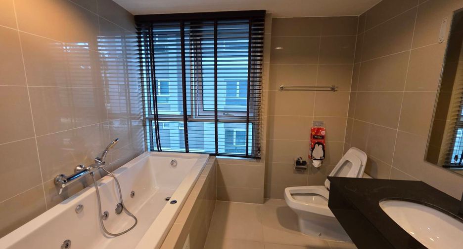 For rent and for sale 3 bedrooms condo in Huai Khwang, Bangkok