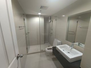 出租 和 出售 3 卧室 公寓 在 Huai Khwang, 曼谷