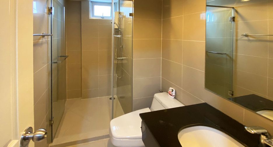 For rent そして for sale 2 ベッドルーム condo in Huai Khwang, Bangkok