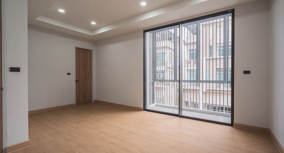 À vendre 4 chambres maison à Lat Krabang, Bangkok