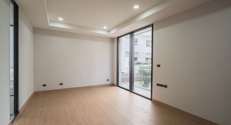 À vendre 4 chambres maison à Lat Krabang, Bangkok