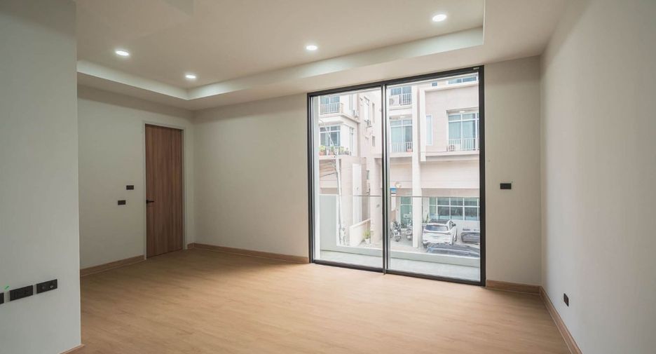 À vendre 4 chambres maison à Lat Krabang, Bangkok