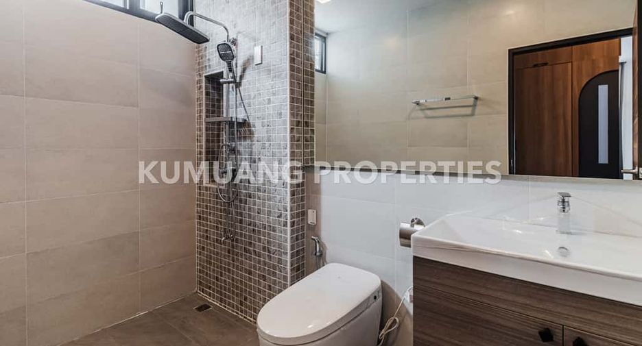 Casa en venta de 4 habitaciones en Mueang Chiang Mai, Chiang Mai