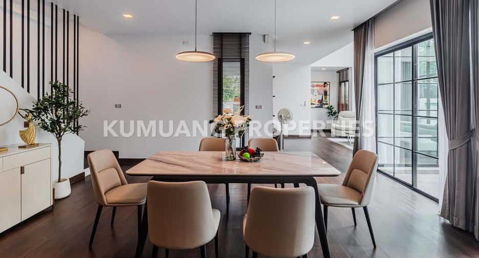 Casa en venta de 4 habitaciones en Mueang Chiang Mai, Chiang Mai