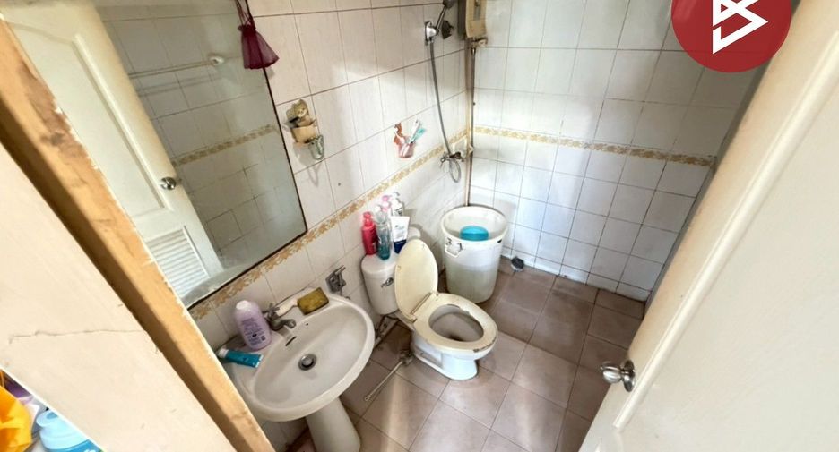 Casa adosada en venta de 3 habitaciones en Bang Kapi, Bangkok