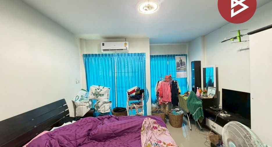 Casa adosada en venta de 3 habitaciones en Bang Kapi, Bangkok