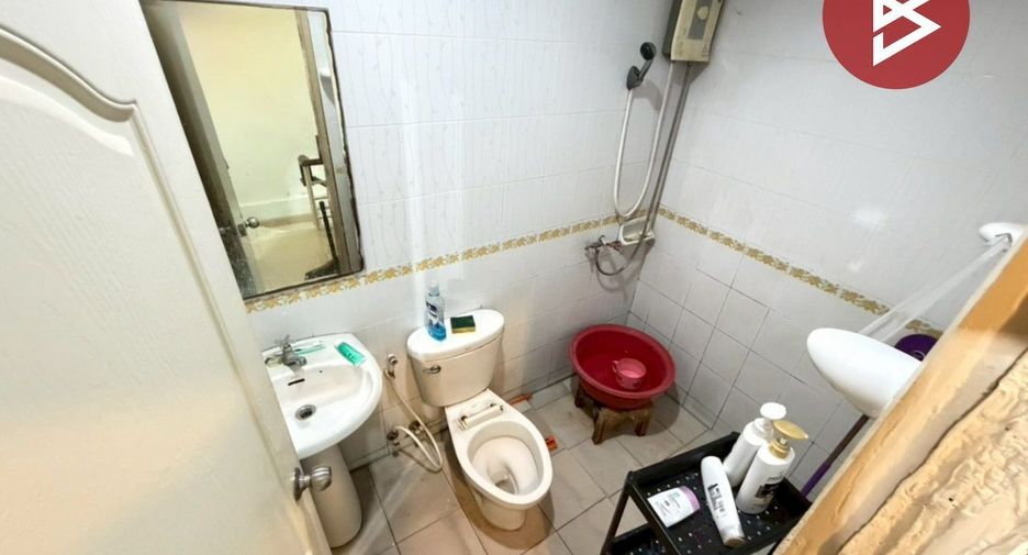 Casa adosada en venta de 3 habitaciones en Bang Kapi, Bangkok