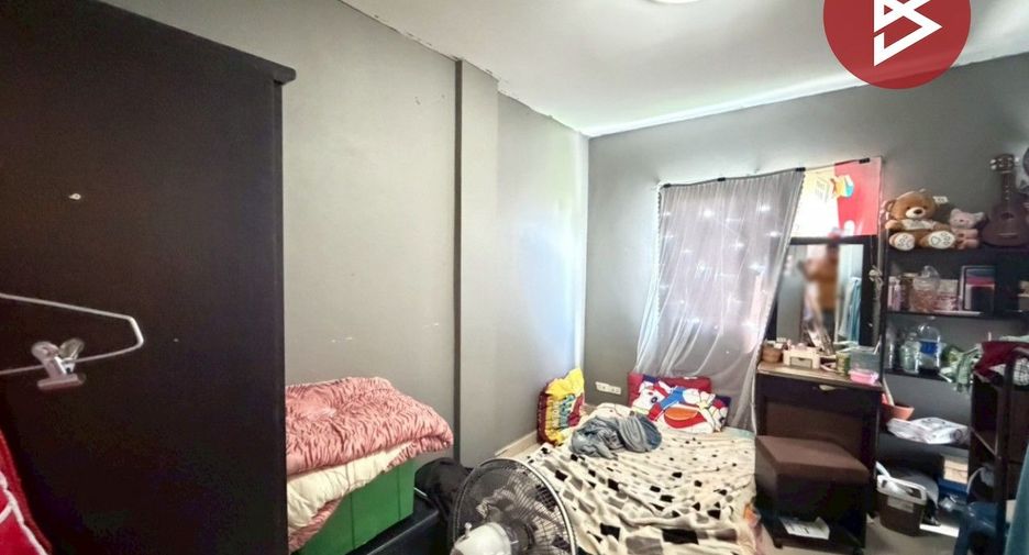 Casa adosada en venta de 3 habitaciones en Bang Kapi, Bangkok