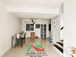 Casa adosada en venta de 3 habitaciones en Mueang Chon Buri, Chonburi