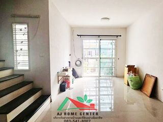 Casa adosada en venta de 3 habitaciones en Mueang Chon Buri, Chonburi
