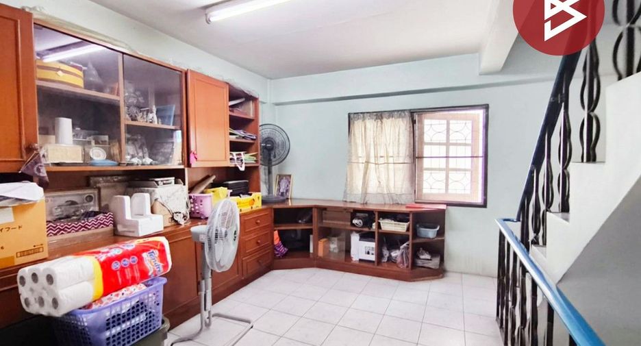 For sale 3 bedrooms retail Space in Wang Thonglang, Bangkok