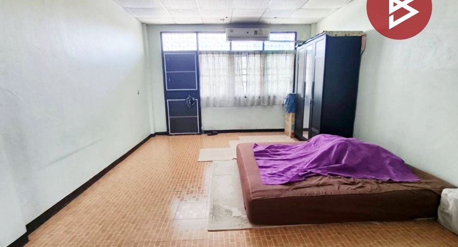For sale 3 bedrooms retail Space in Wang Thonglang, Bangkok