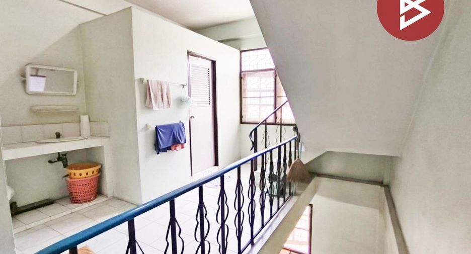 For sale 3 bedrooms retail Space in Wang Thonglang, Bangkok