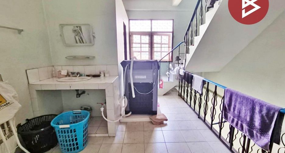 For sale 3 bedrooms retail Space in Wang Thonglang, Bangkok