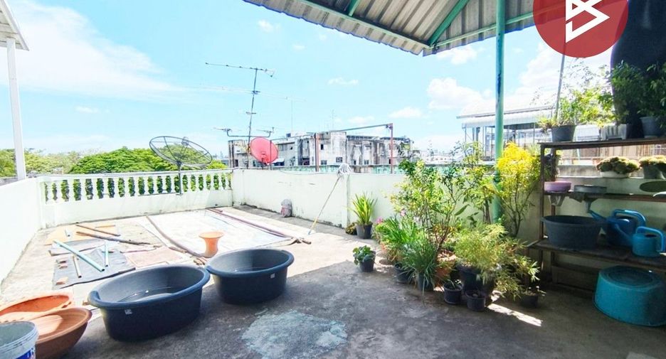 For sale 3 bedrooms retail Space in Wang Thonglang, Bangkok
