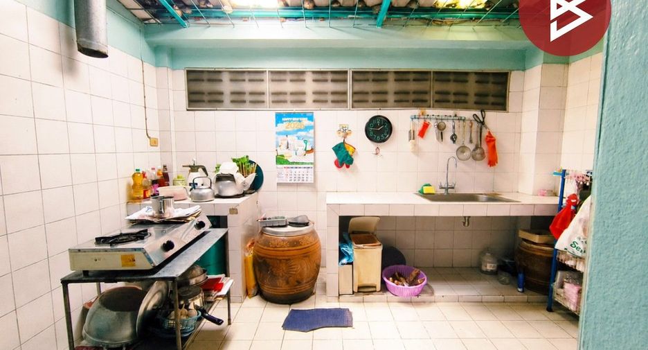 For sale 3 bedrooms retail Space in Wang Thonglang, Bangkok