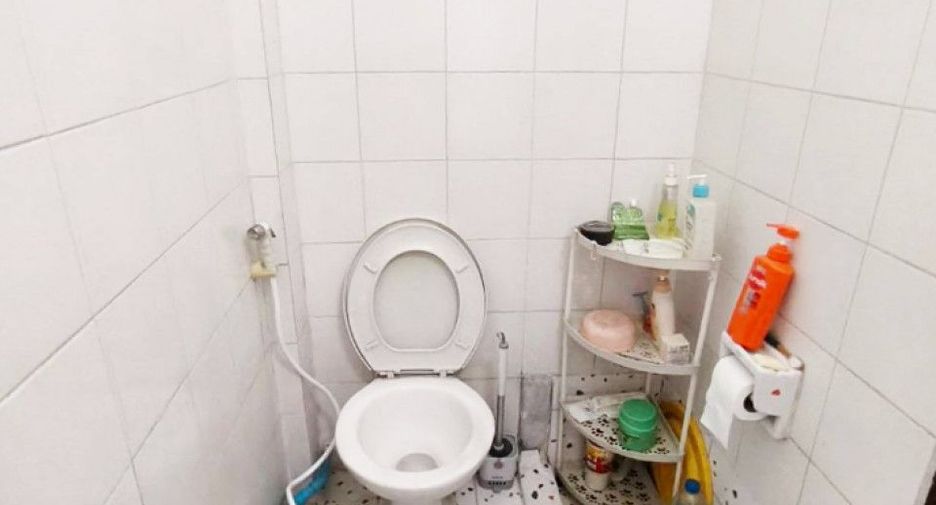 For sale 3 bedrooms retail Space in Wang Thonglang, Bangkok