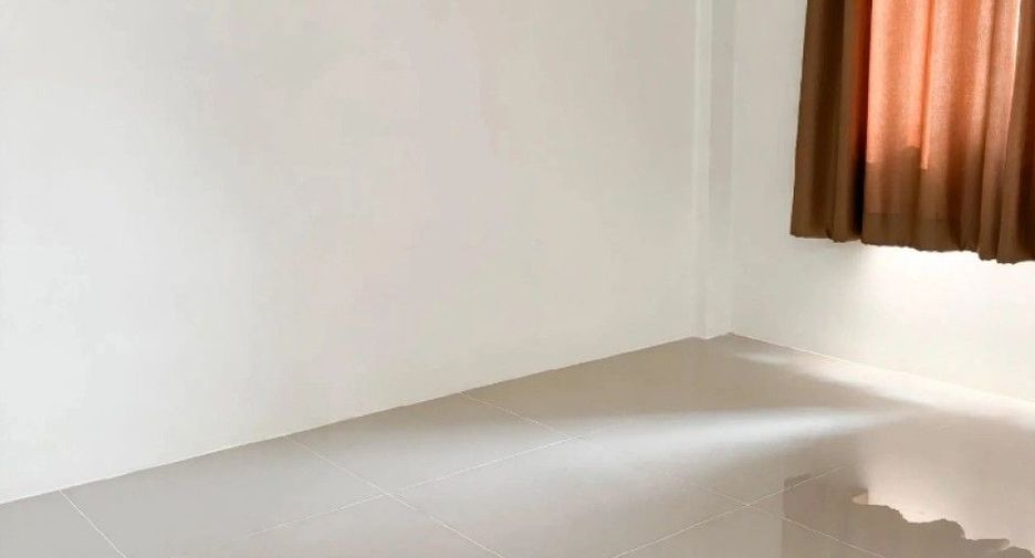 Casa adosada en venta de 3 habitaciones en Mueang Chachoengsao, Chachoengsao