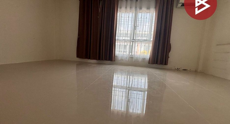 Casa adosada en venta de 3 habitaciones en Mueang Chachoengsao, Chachoengsao