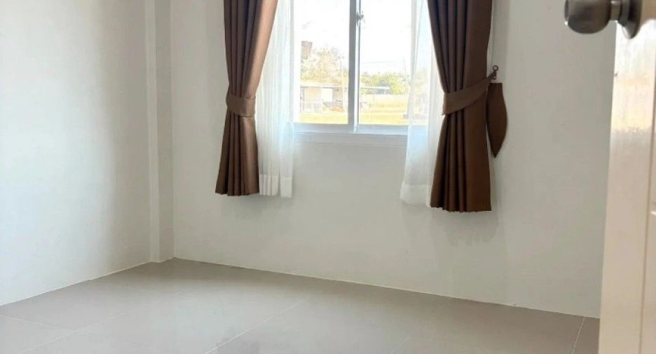 Casa adosada en venta de 3 habitaciones en Mueang Chachoengsao, Chachoengsao