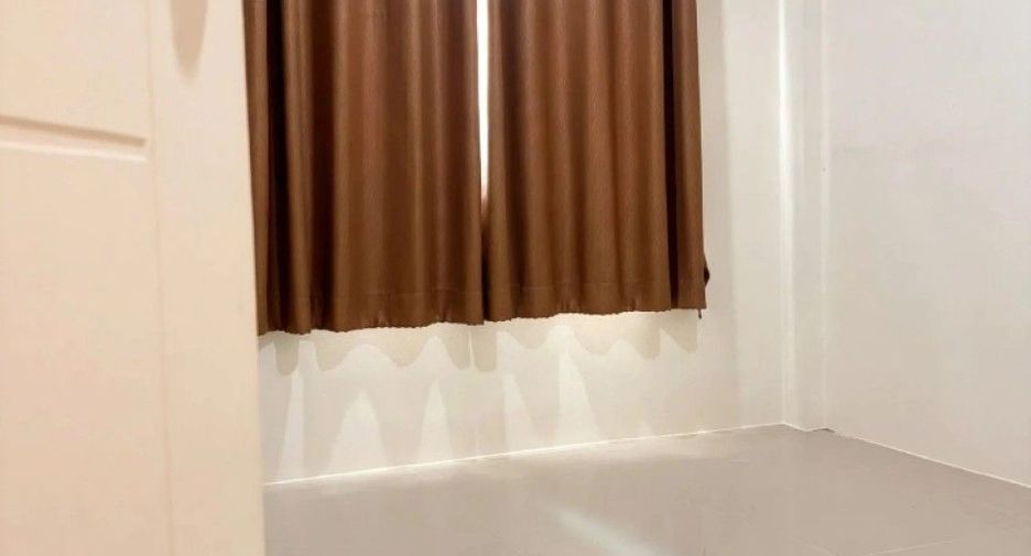 Casa adosada en venta de 3 habitaciones en Mueang Chachoengsao, Chachoengsao