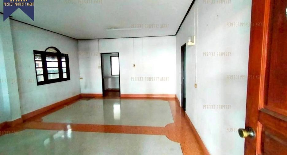For sale 4 bedrooms house in Suan Luang, Bangkok