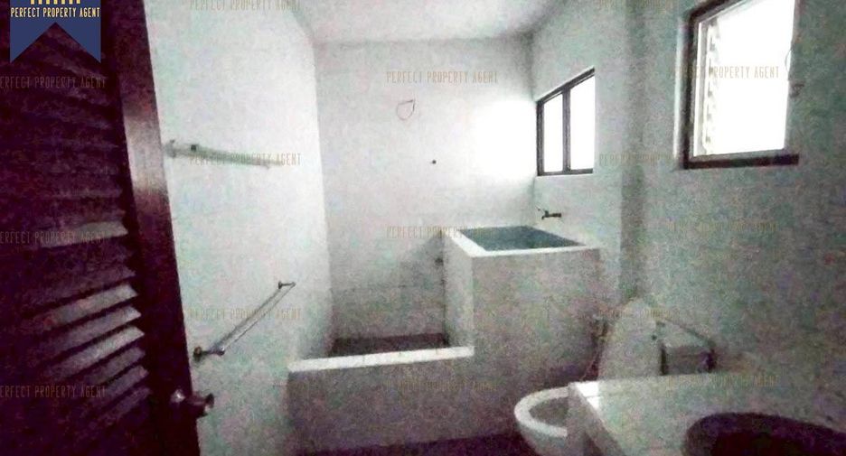 For sale 4 bedrooms house in Suan Luang, Bangkok
