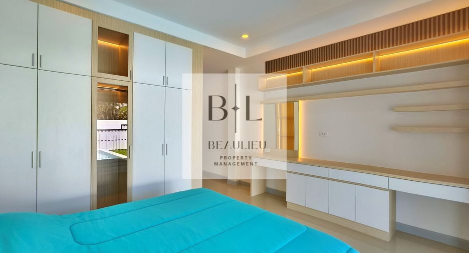For sale 4 bedrooms house in Huay Yai, Pattaya