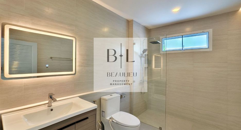 For sale 4 bedrooms house in Huay Yai, Pattaya