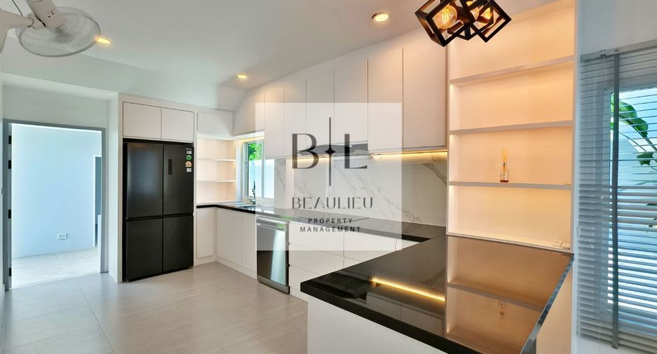 For sale 4 bedrooms house in Huay Yai, Pattaya