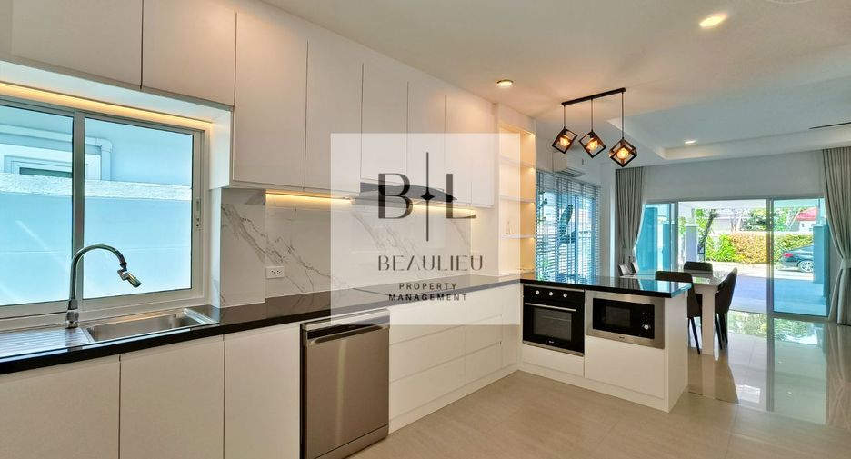 For sale 4 bedrooms house in Huay Yai, Pattaya