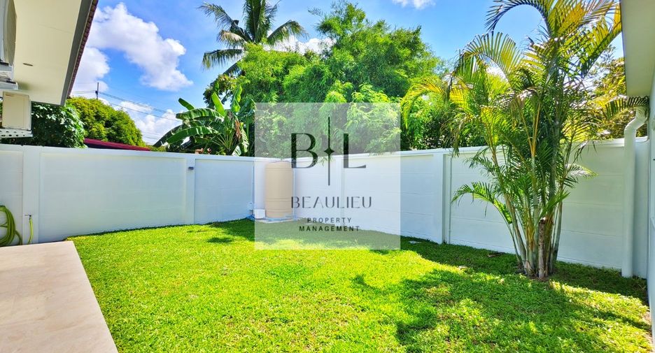 For sale 4 bedrooms house in Huay Yai, Pattaya