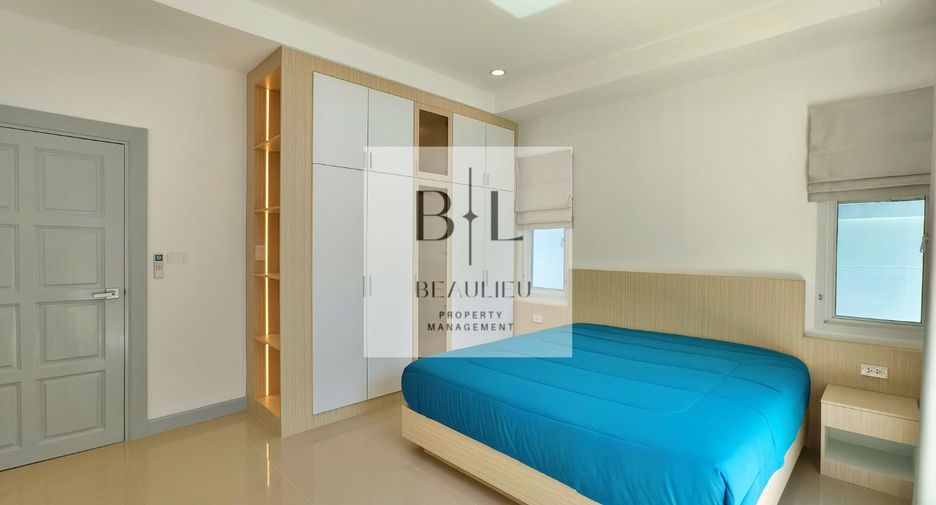 For sale 4 bedrooms house in Huay Yai, Pattaya