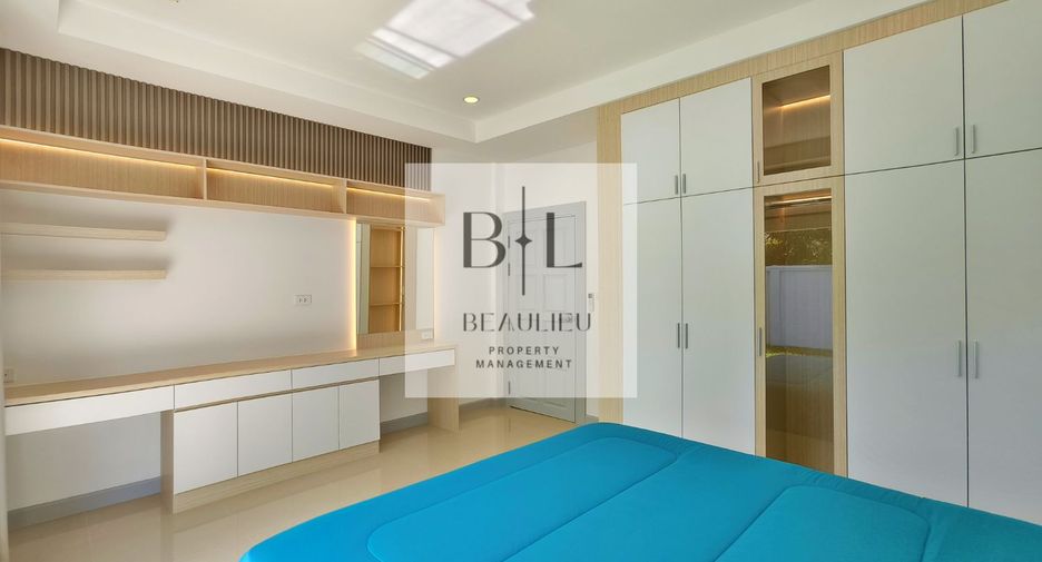 For sale 4 bedrooms house in Huay Yai, Pattaya